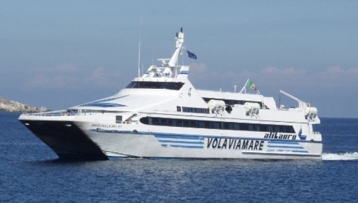 Transfer Spezzettato da / per porto di  Napoli per Hotel sull'isola in aliscafo